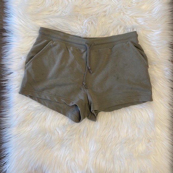 2 pairs of lounge shorts with pockets - Picture 2 of 7